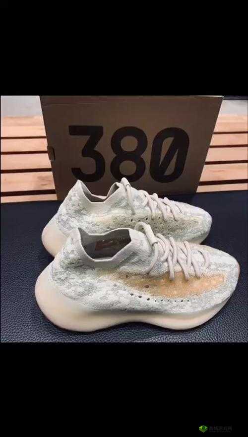 YEEZY380 蜜桃粉满天:梦幻时尚之选